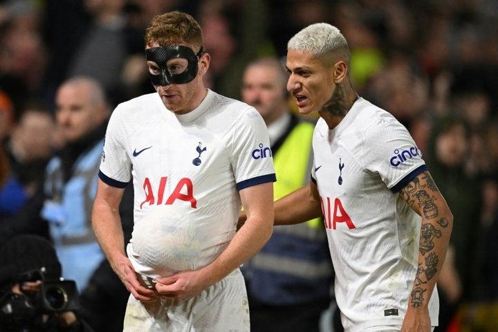 Tottenham sink Forest to maintain revival
