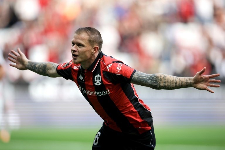 Nice deny Lyon chance to go top of Ligue 1