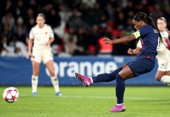 Paris Saint-Germain broke their duck in the Women's Champions League with a 2-1 win against Roma on Thursday as Chelsea and Haecken played out a goalless draw in London.