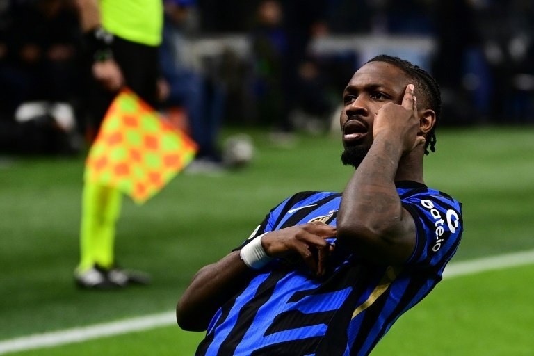 Inter cruise into Champions League quarters and titanic Bayern clash