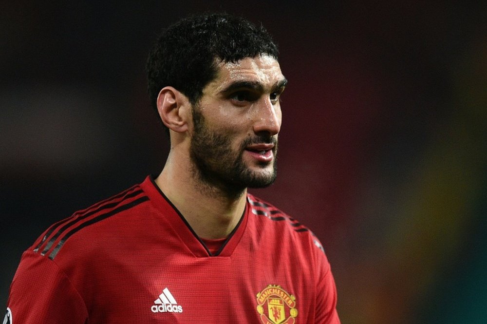 Marouane Fellaini leaves Man Utd for China's Shandong