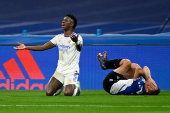 Lack of stress allows stumbling Real Madrid to stay in charge in La Liga