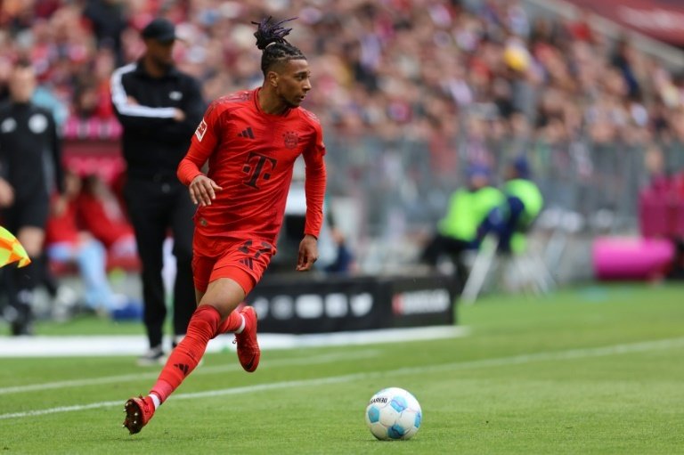 Leverkusen win delays Bayern and Kane's title party