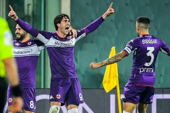Vlahovic gets brace as Fiorentina sink Salernitana