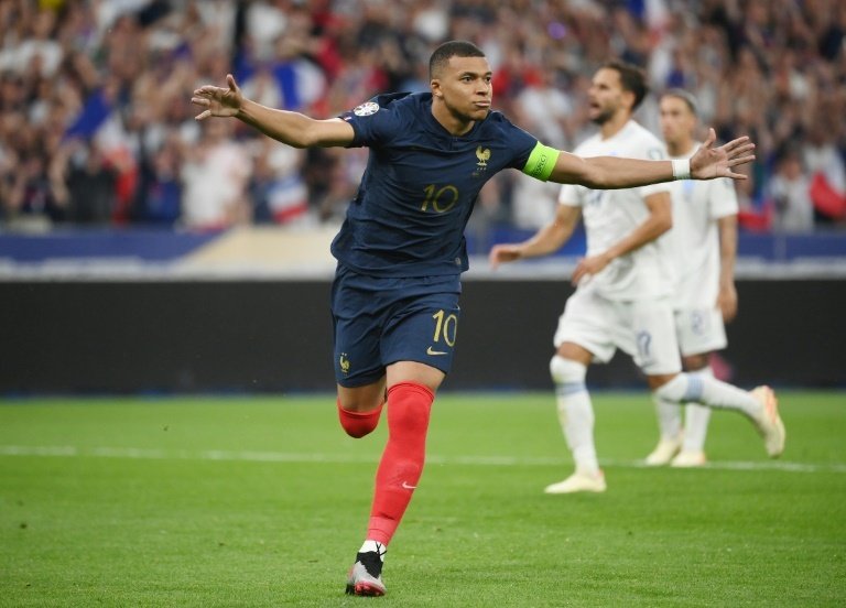 A Kylian Mbappe penalty gave France a 1-0 victory over 10-man Greece on Monday that maintained their perfect record in qualifying for Euro 2024.
