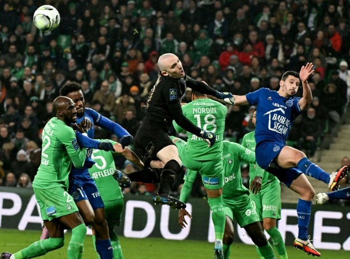 Marseille and Saint Etienne clash with contrasting ambitions