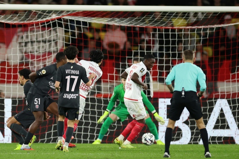 Monaco shock PSG as Minamino scores winner