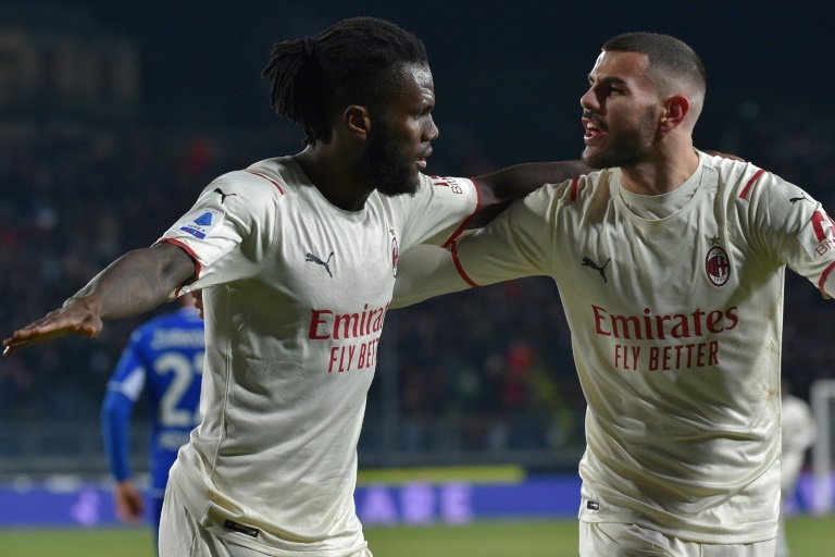 ï»¿Milan keep tempo with leaders Inter, Napoli shocked by means of Spezia