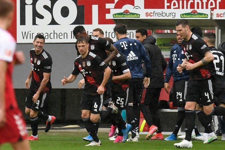 Lewandowski equals Bundesliga record in Freiburg draw