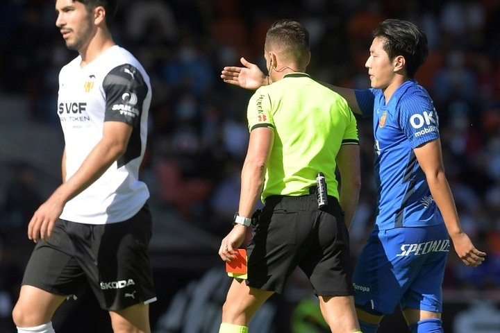 Lee sent off as Valencia strike twice in added time to draw