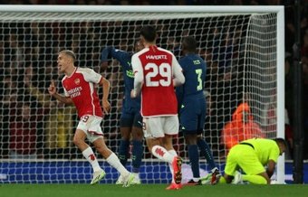 Arsenal made a dream return to the Champions League as Bukayo Saka and Leandro Trossard inspired a 4-0 demolition of PSV Eindhoven on Wednesday.