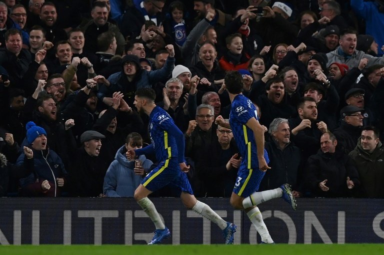 Jorginho's late penalty gives Chelsea dramatic victory over Leeds