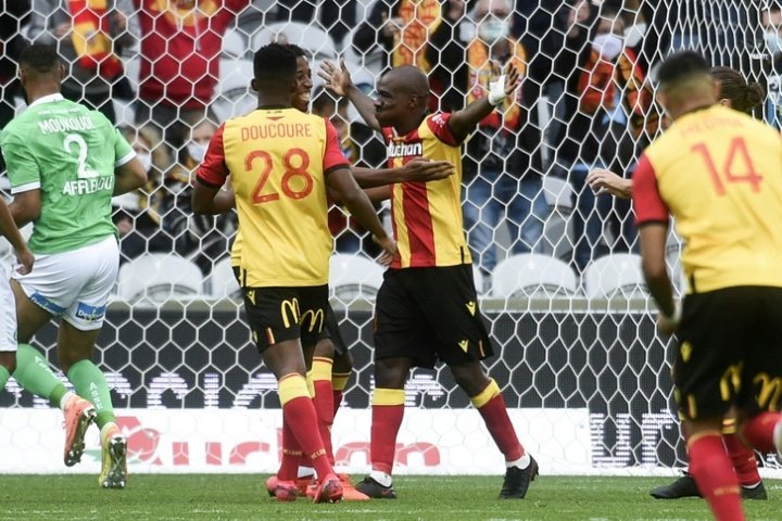 Kakuta penalty sends promoted Lens up to second