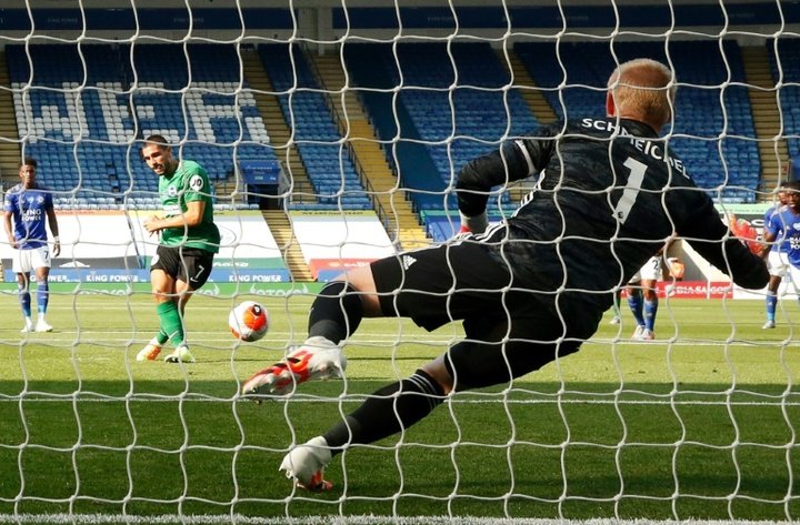 Schmeichel saves penalty in Leicester's draw with Brighton