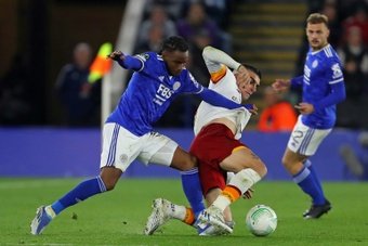Gianluca Mancini scraps with Ademola Lookman during Leicester Citys 1-1 draw with Roma. AFP