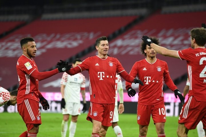 Lewandowski nets twice as Bayern roar back to floor Mainz