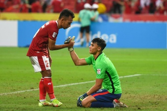 Irfan Jaya consoles Ikhsan Fandi after the second leg of the AFF Suzuki Cup semi-final. AFP