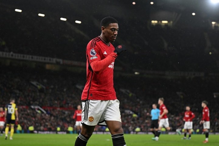Manchester United's Martial out for 10 weeks