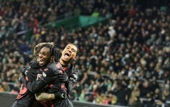 Strikes from Alex Grimaldo, Jeremie Frimpong and an own goal lifted Bayer Leverkusen to a 3-0 win at Werder Bremen on Saturday and a return to the top of the Bundesliga.