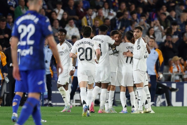Real Madrid win at Getafe to keep La Liga title hopes alive