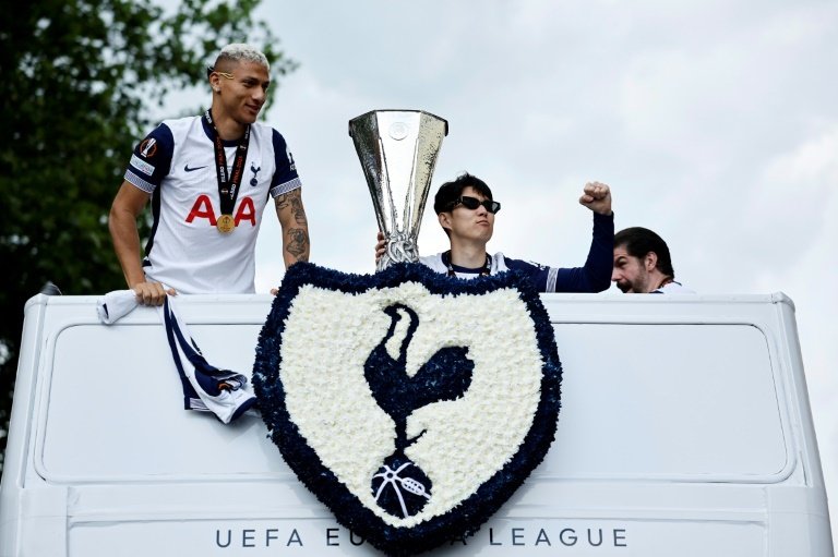 Thousands hail Tottenham's Europa League heroes in victory parade
