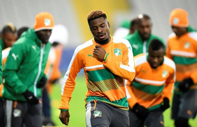 Ivory Coasts defender Serge Aurier (C), seen during training November 14, 2016, was given a two-month jail sentence in September after being found guildty of assaulting a police officer outside a Paris nightclub in May