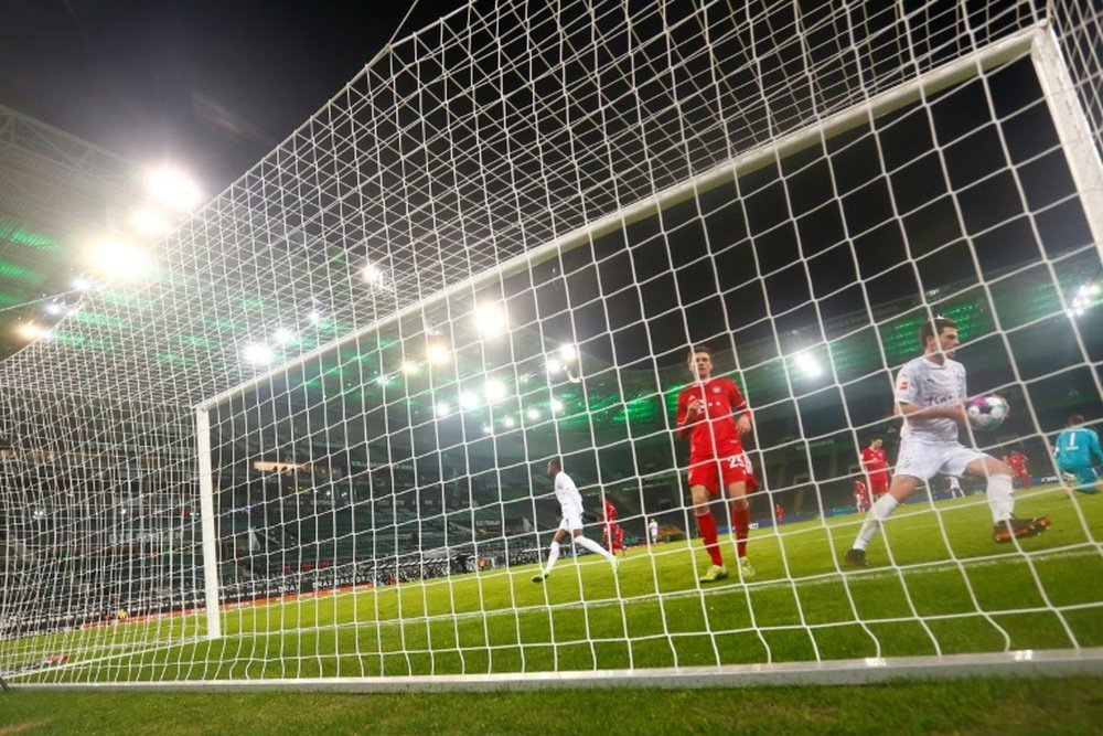 Jonas Hofmann (R) scores for Borussia Moenchengladbach in Fridays 3-2 win over Bayern Munich