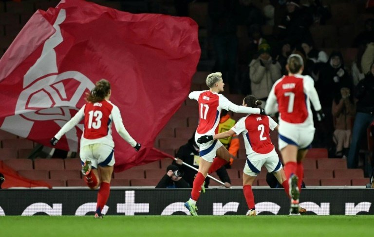 Arsenal booked theirs and Bayern Munich's places in the quarter-finals of the Women's Champions League on Thursday thanks to a late winner against Juventus, while Manchester City also progressed.