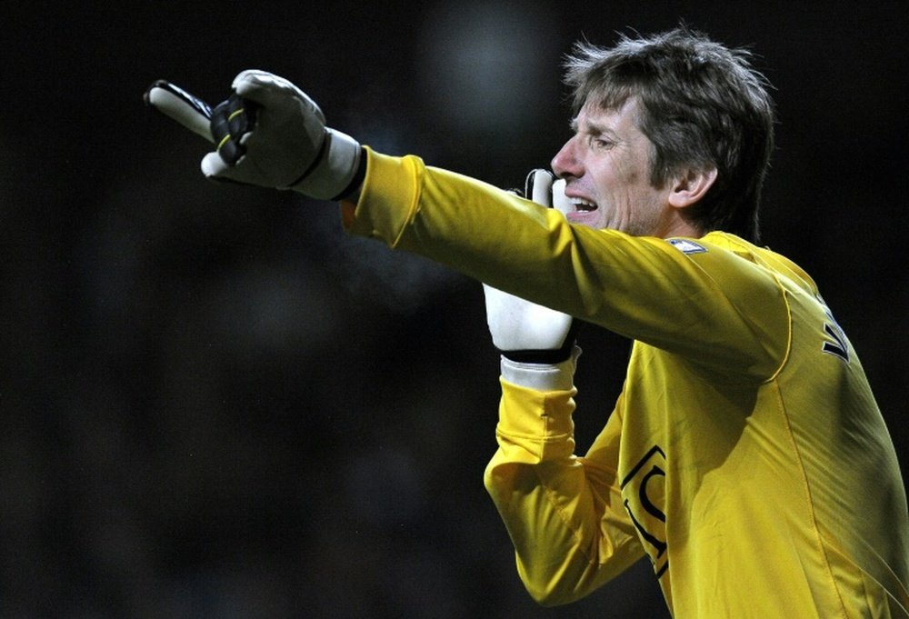 Edwin van der Sar will remain in intensive care. AFP
