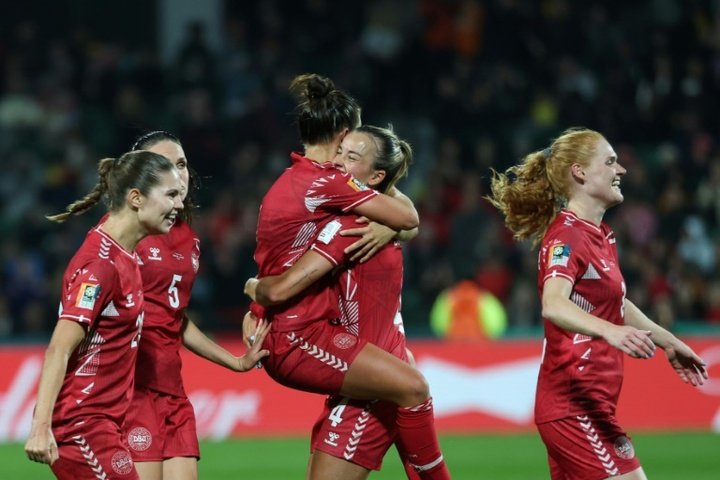 Denmark stun China in 90th minute for winner in World Cup return