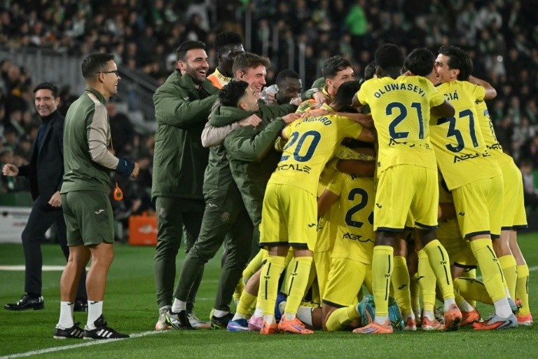 Villarreal beat Elche to move third in La Liga
