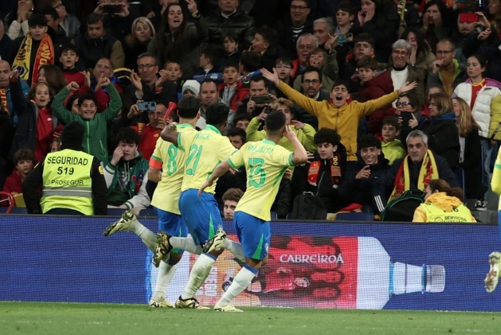 Lucas Paqueta fired home a stoppage-time penalty to deny 'La Roja' victory. AFP