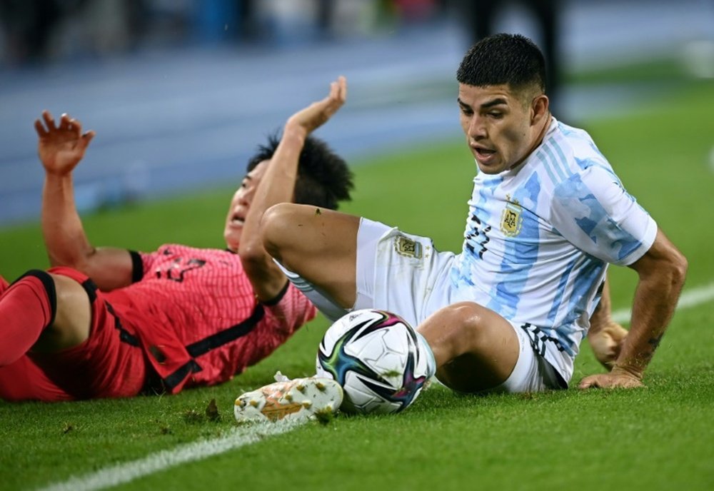 Carlos Valenzuela (R) scored in Argentina's 2-2 draw with South Korea. AFP