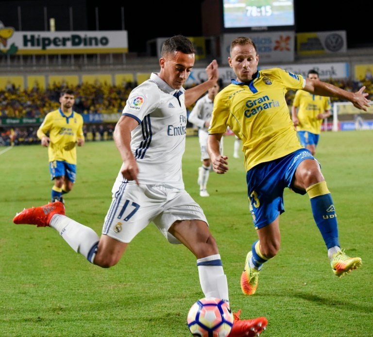 Real Madrids midfielder Lucas Vazquez (left) vies with Las Palmas defender Dani Castellano. AFP