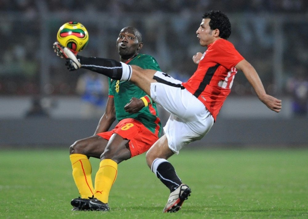 Geremi Njitap (L) and Abdel Wahed Moawad during a 2008 Africa Cup of Nations match. AFP
