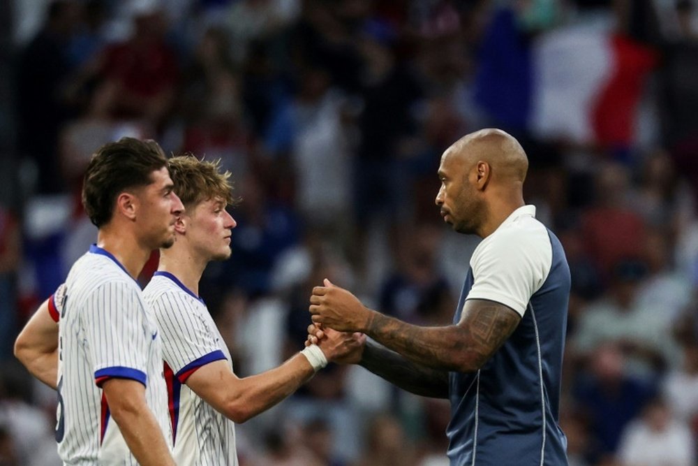 Thierry Henry (R) and his France players are hoping to see off Argentina. AFP