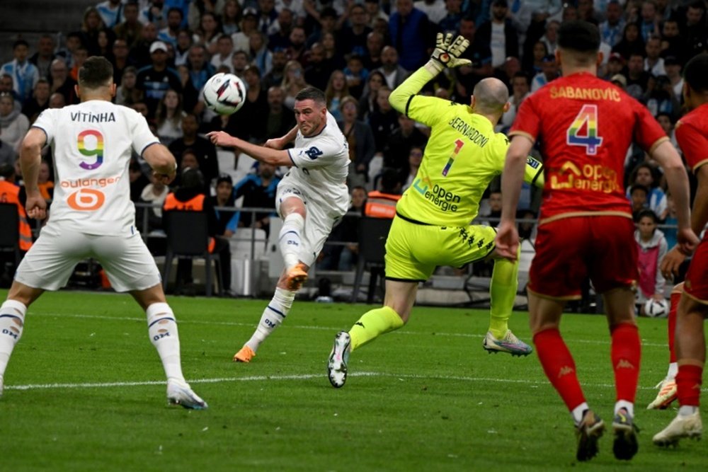Jordan Veretout (C) rounded off Marseilles win with a penalty. AFP