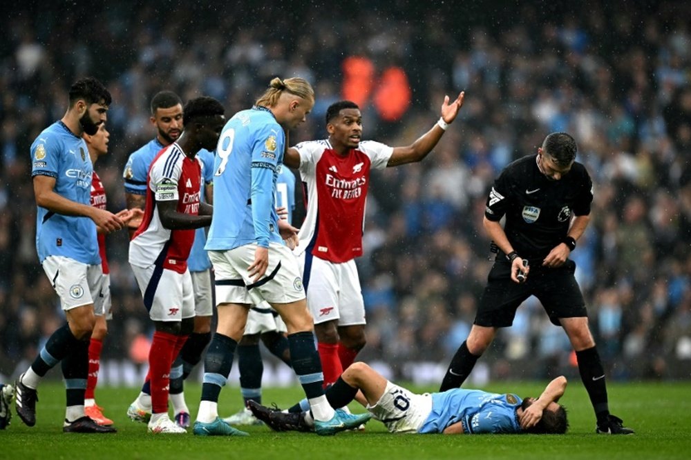 Citys Bernardo Silva (R) was critical of Arsenal's tactics in Sundays 2-2 draw. AFP
