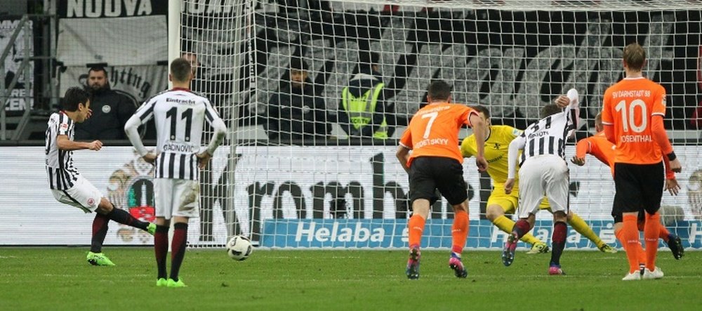 Frankfurts midfielder Makoto Hasebe scores from the penalty spot. AFP