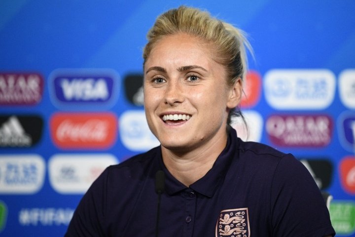 Former England women's football captain Houghton set to retire