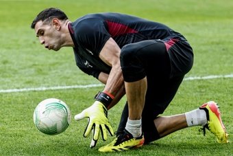 Aston Villa boss Unai Emery says he has full faith in deputy goalkeeper Robin Olsen ahead of the first leg of the Europa Conference League semi-final against Olympiakos on Thursday after number one Emiliano Martinez was suspended.