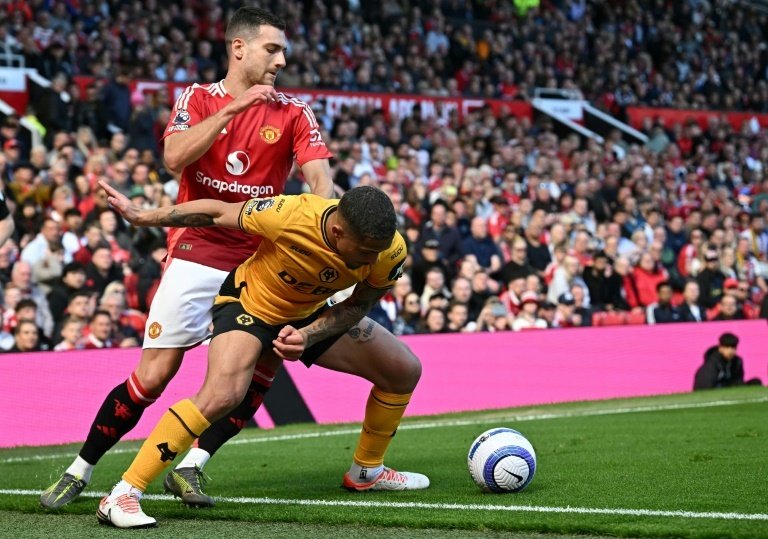 Man United's Dalot could miss rest of season due to calf injury: Amorim