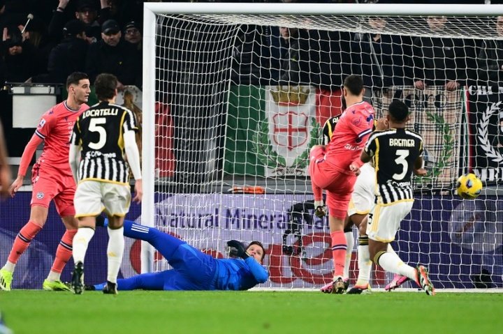 Juve shocked as Udinese hand Inter title gift