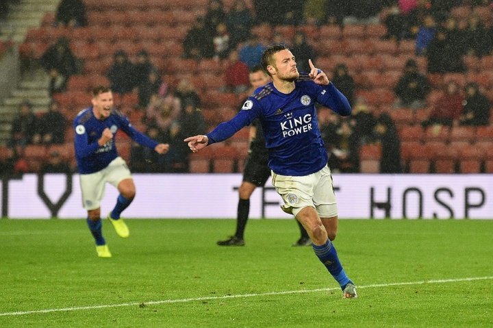 Leicester make history with nine-goal destruction of Southampton