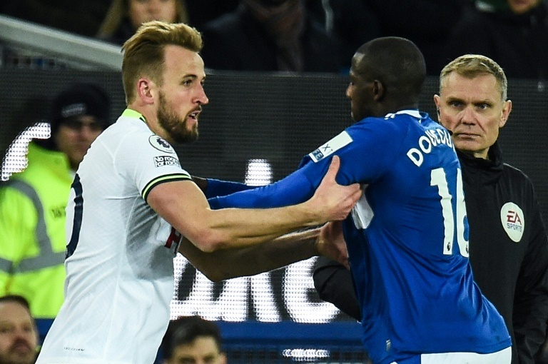 Tottenham boss defends Kane after Doucoure red card row