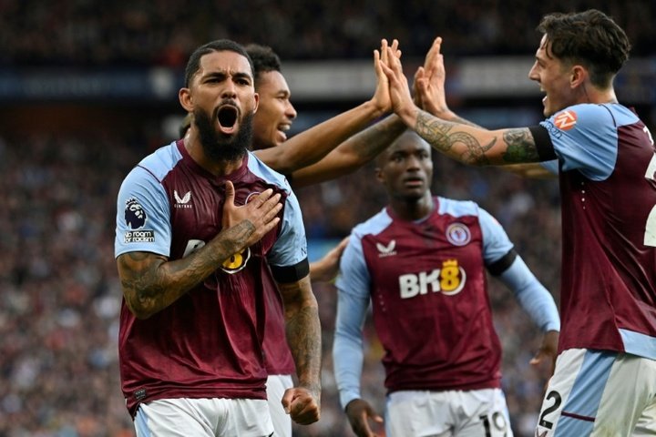 Aston Villa beat West Ham to close on Premier League top four