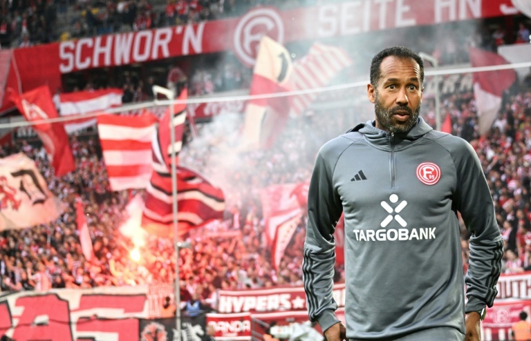 Coach Thioune tasked with saving battling Bremen