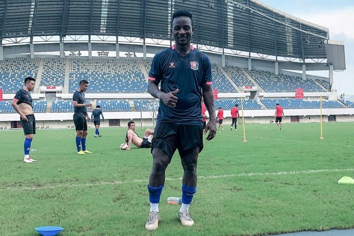 From Ivorian student to footballer in China - with help from coronavirus
