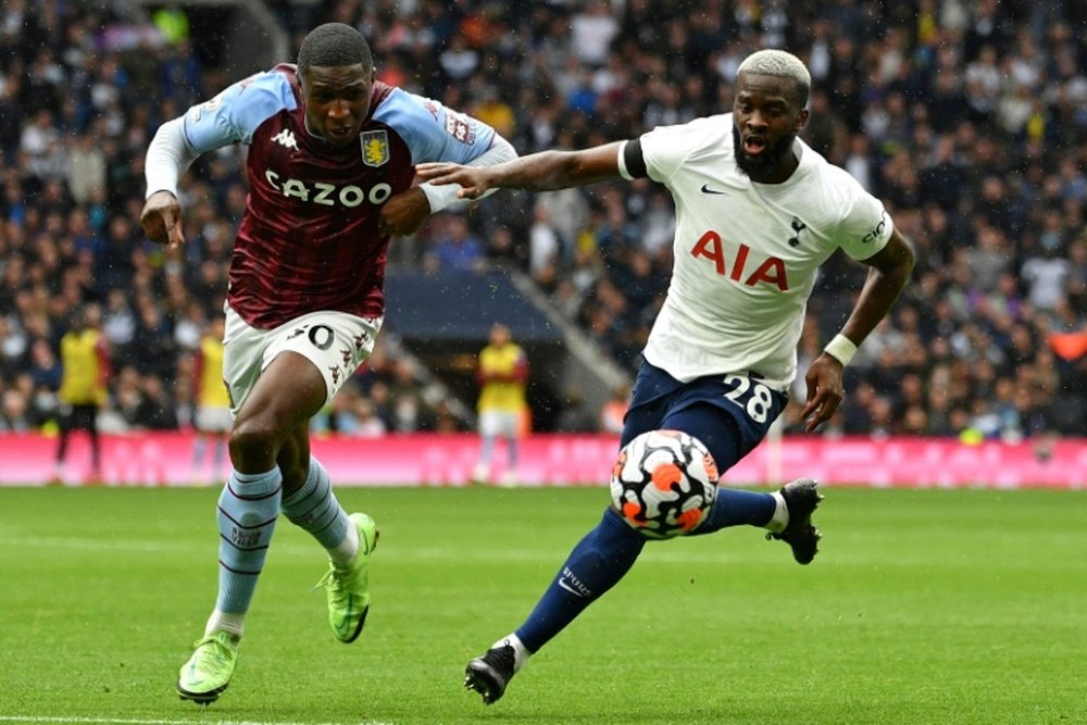 Conte thinks Ndombele (R) should think more about the team. AFP