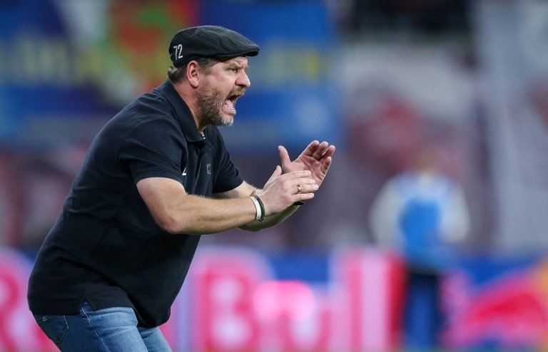 Struggling Cologne part ways with coach Baumgart